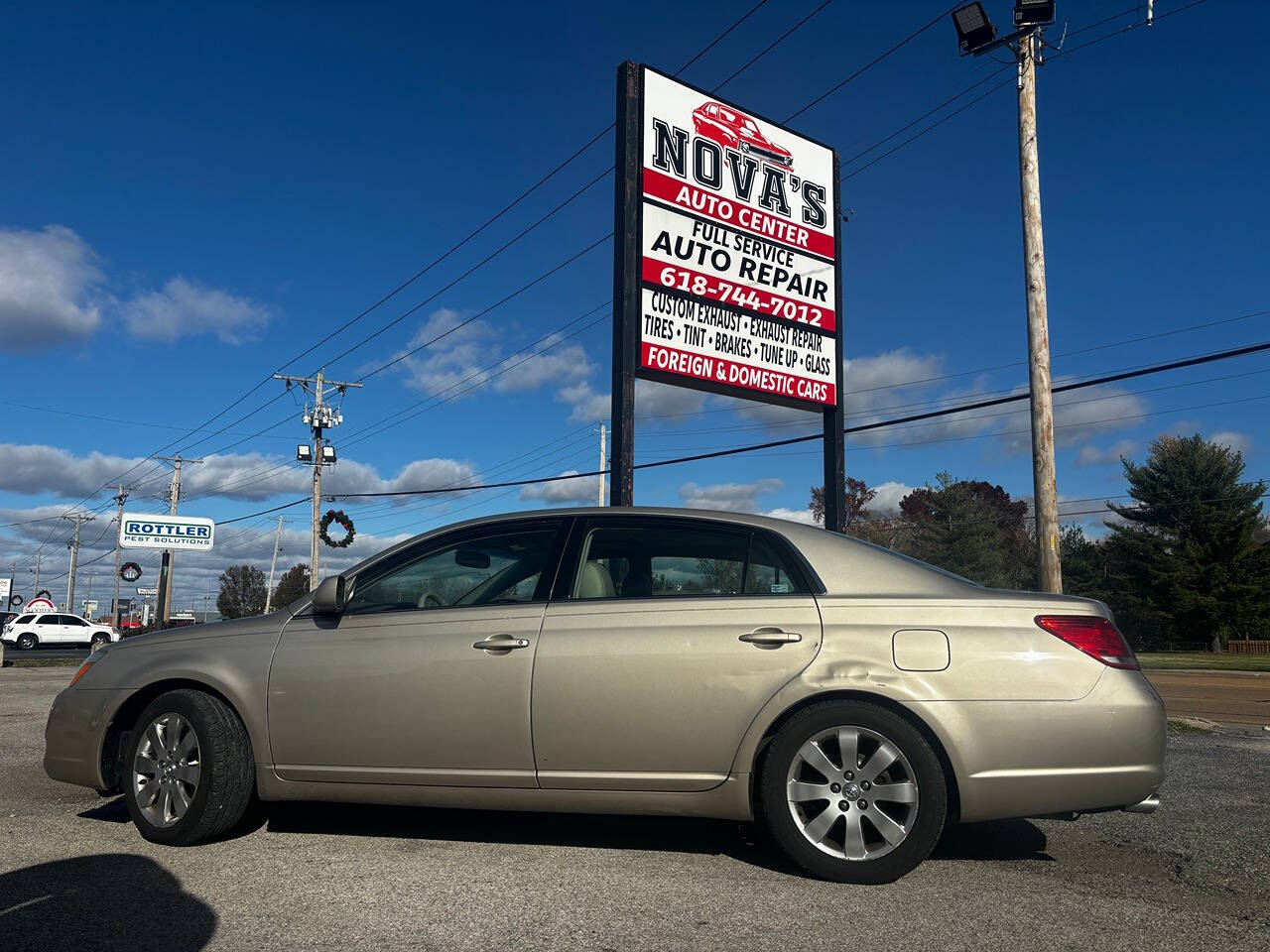 2006 Toyota Avalon for sale at Nova's Auto Center in Fairview Heights, IL