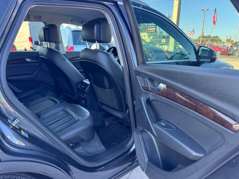 2020 Audi Q5 quattro Titanium Premium 45 TFSI