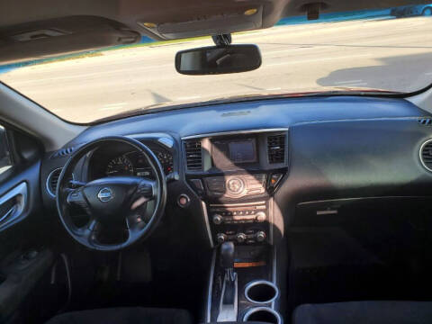 2015 Nissan Pathfinder for sale at Paparazzi Motors in North Fort Myers FL