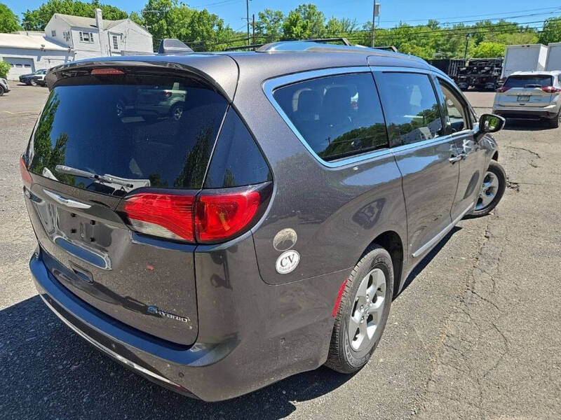 2017 Chrysler Pacifica Hybrid Platinum