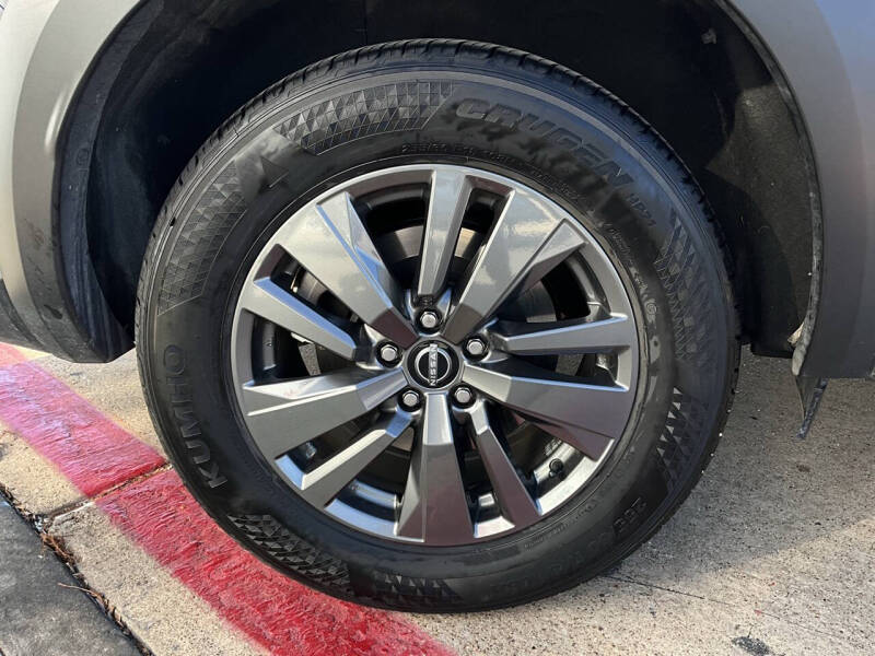 2025 Nissan Pathfinder SV