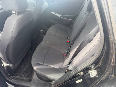 2013 Hyundai Accent SE