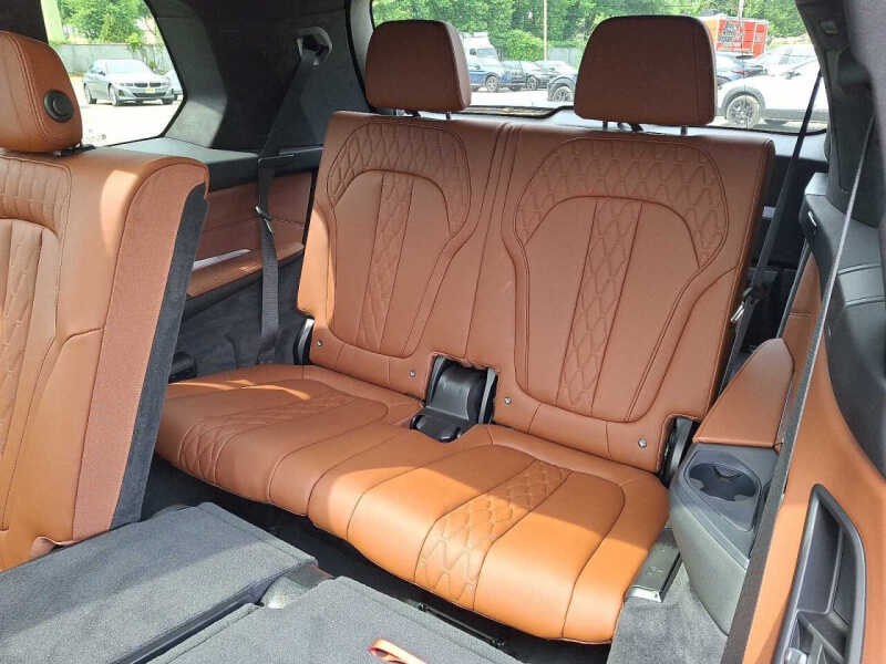 2025 BMW X7 M60i