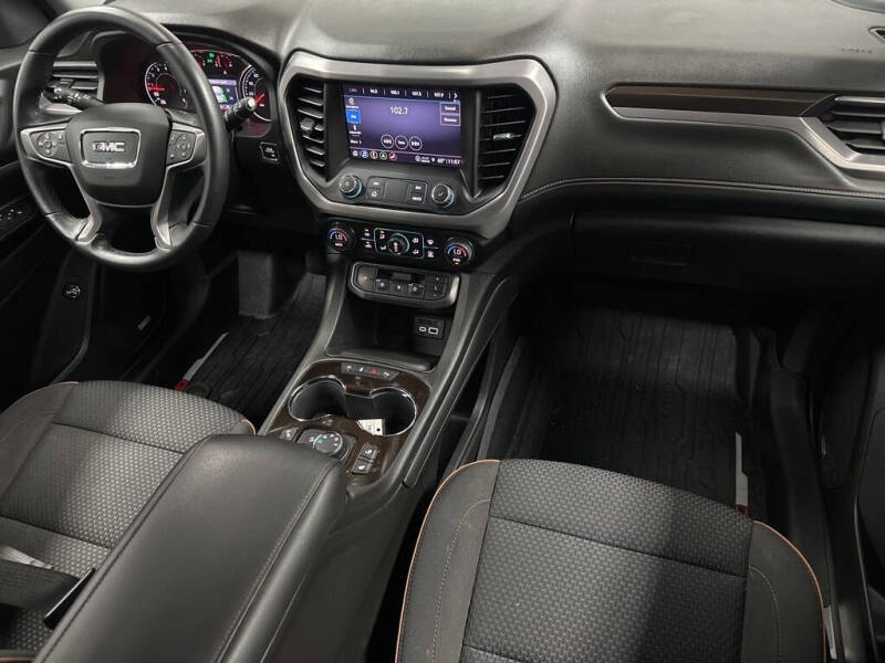 2023 GMC Acadia AT4