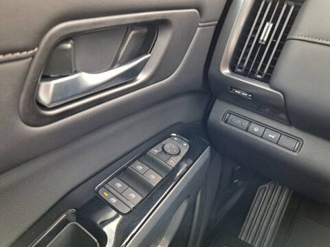 2024 Nissan Pathfinder SL