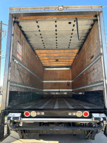 2013 Freightliner M2 106