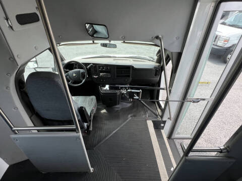 2014 Chevrolet Express C-4500 Shuttle Bus