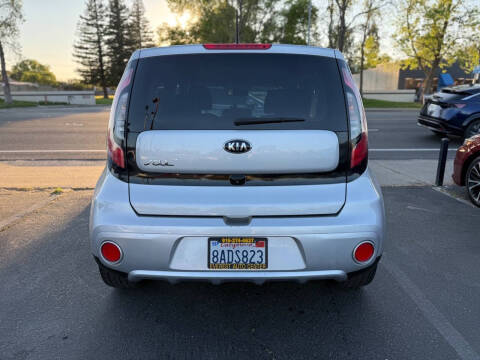 2017 Kia Soul +