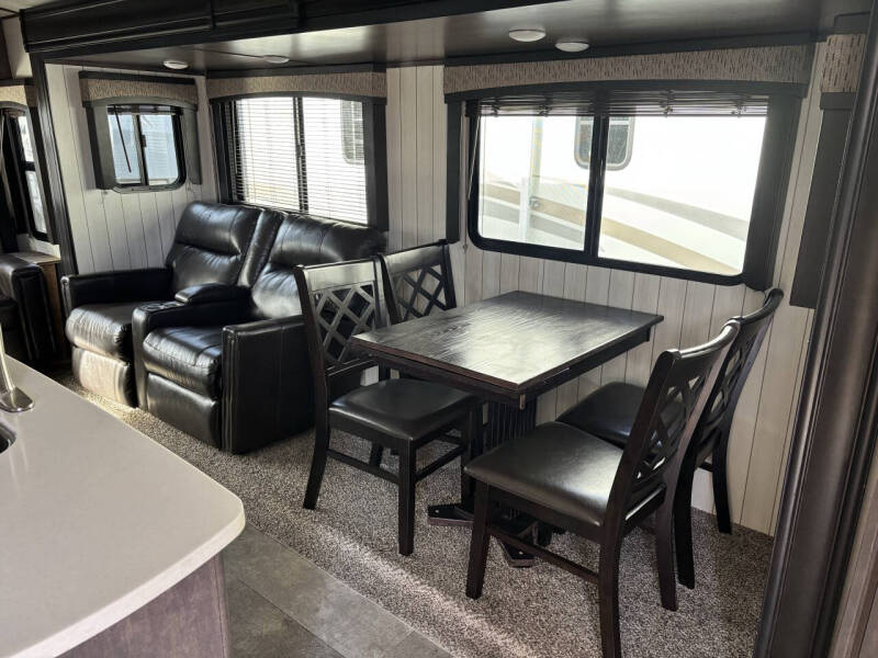 2018 Crossroads RV Sunset Trail 33SI