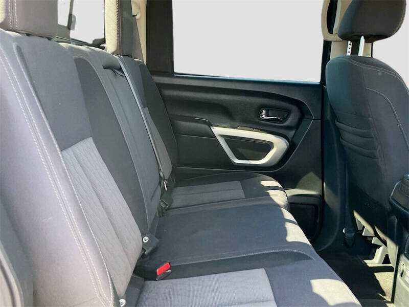 2020 Nissan Titan SV