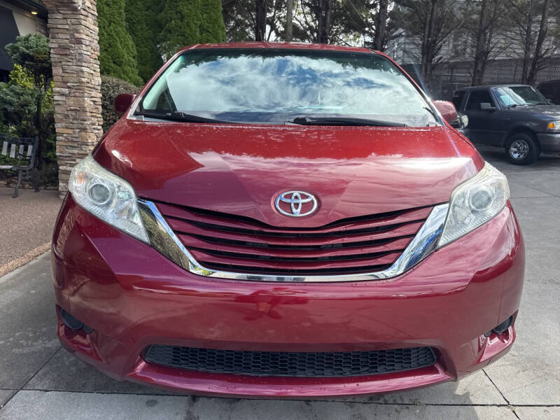 2015 Toyota Sienna LE 7-Passenger Auto Access Seat