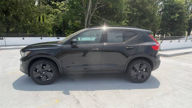 2026 Volvo XC40 B5 Ultra Black Edition