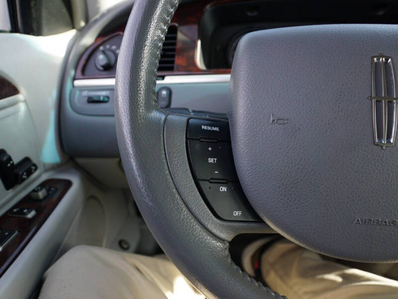 2006 Lincoln Town Car Signature