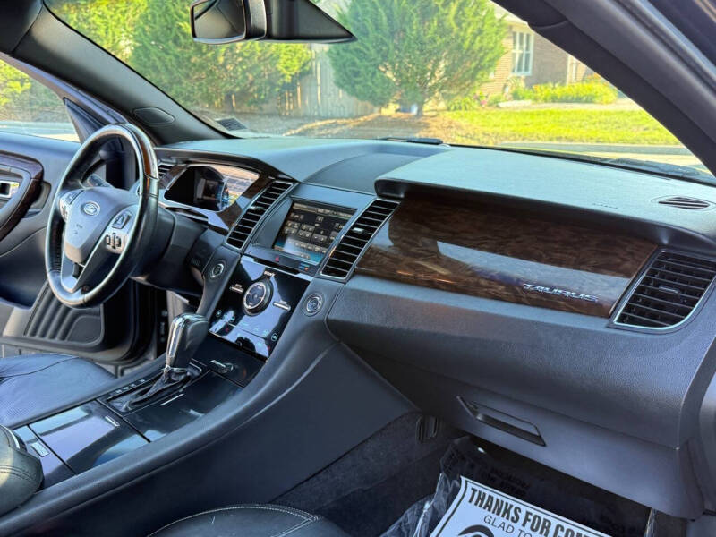 2015 Ford Taurus SEL