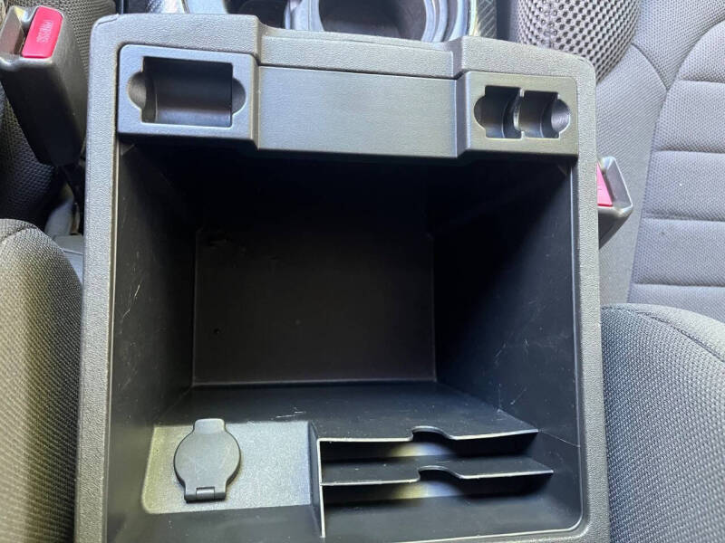 2011 Nissan Pathfinder LE