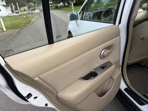 2011 Nissan Versa 1.8 SL