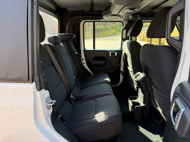 2022 Jeep Gladiator Sport