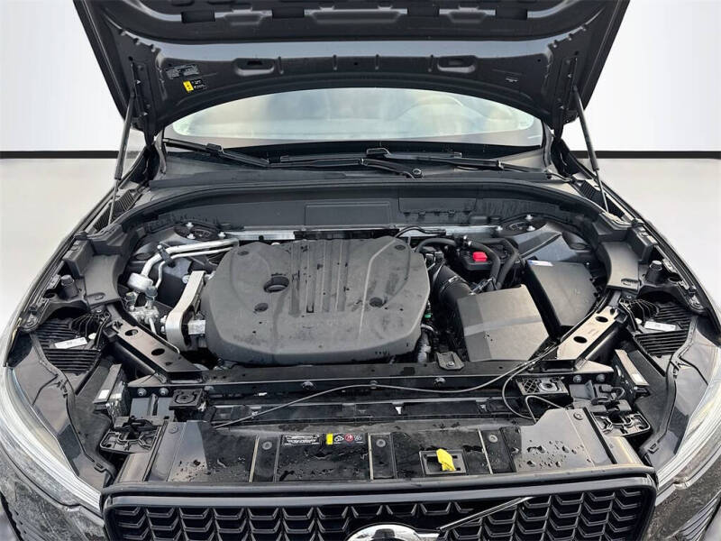 2025 Volvo XC60 B5 Plus Dark Theme