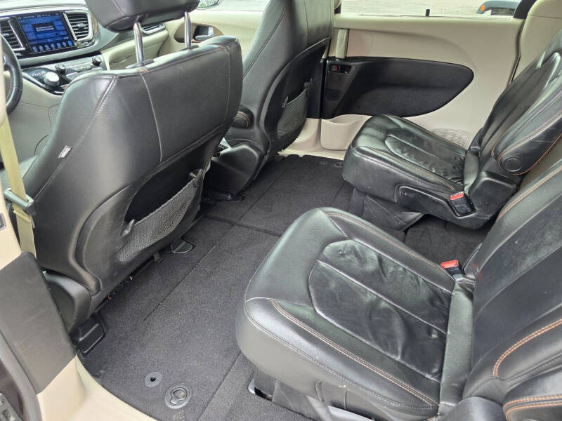 2017 Chrysler Pacifica Touring-L