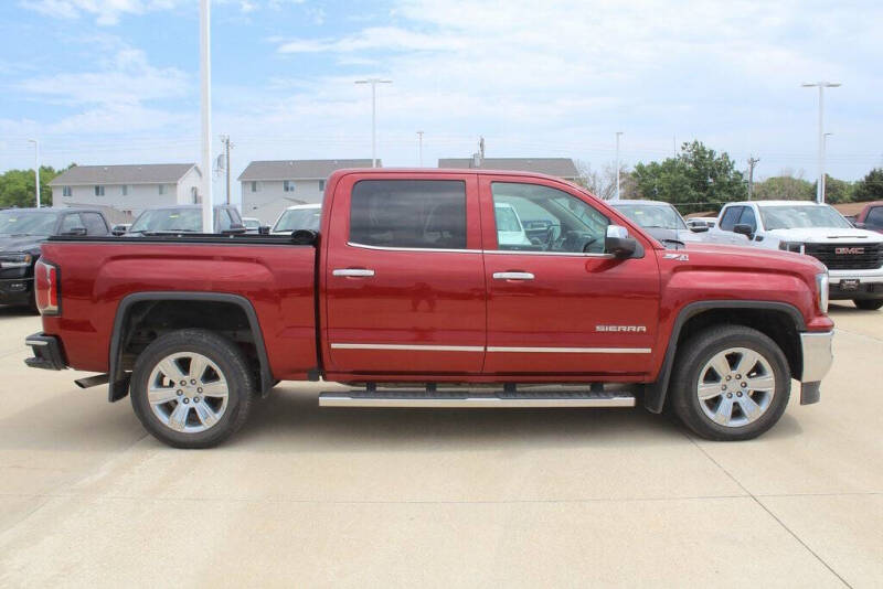 Used 2018 GMC Sierra 1500 SLT with VIN 3GTU2NEC8JG322975 for sale in Storm Lake, IA