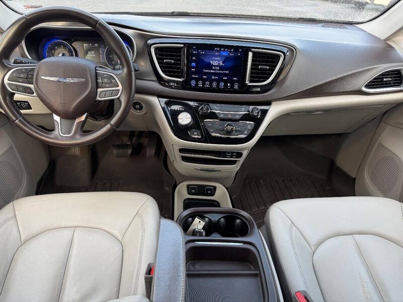 2017 Chrysler Pacifica Touring-L