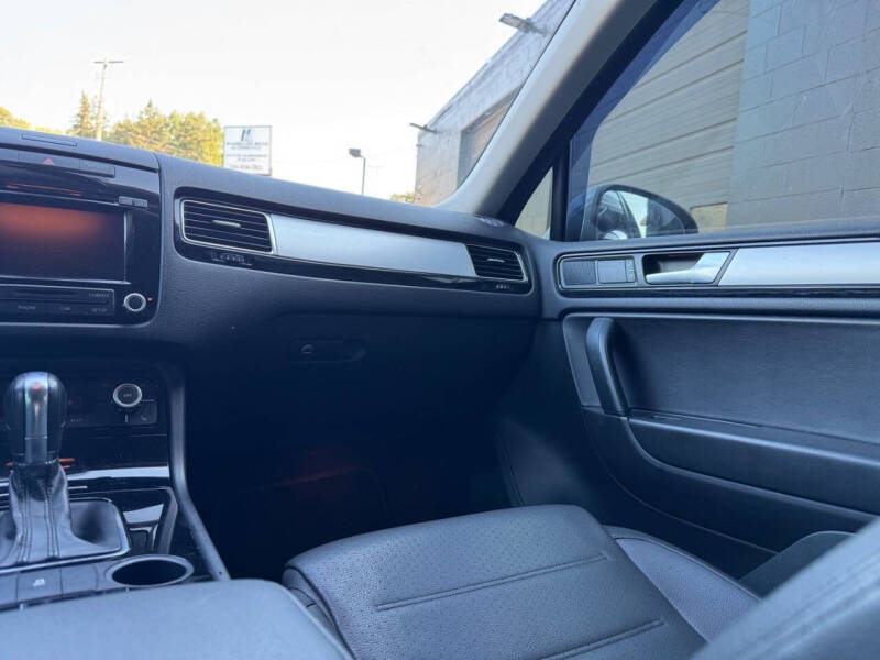 2014 Volkswagen Touareg V6 Sport