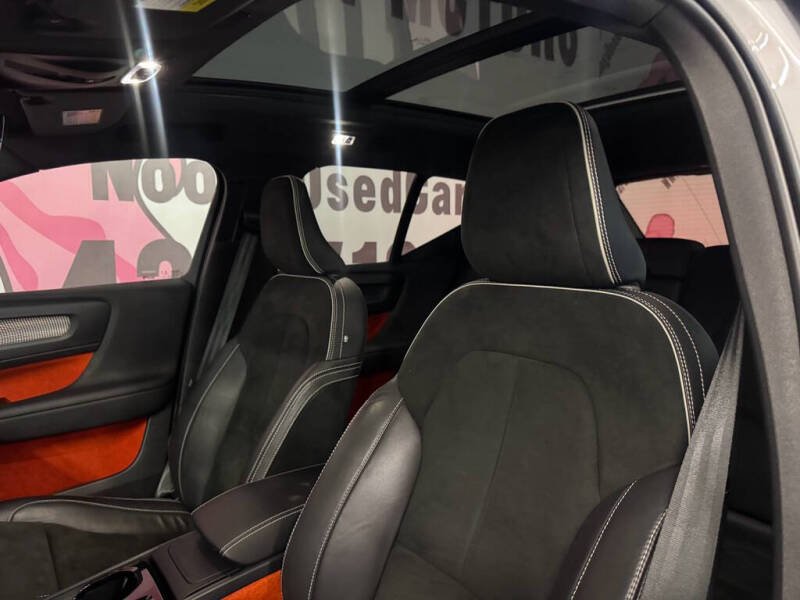 2021 Volvo XC40 T5 R-Design