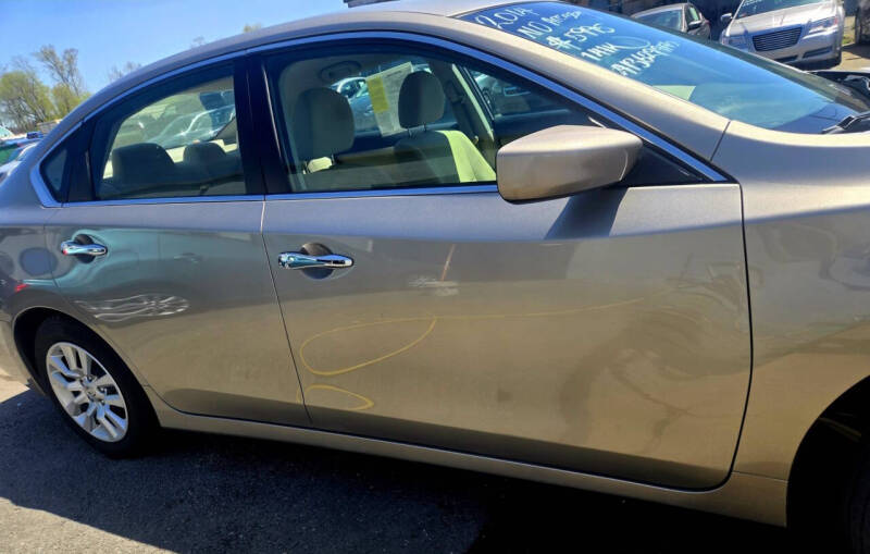 Used 2014 Nissan Altima S with VIN 1N4AL3AP0EC129828 for sale in Westfield, MA
