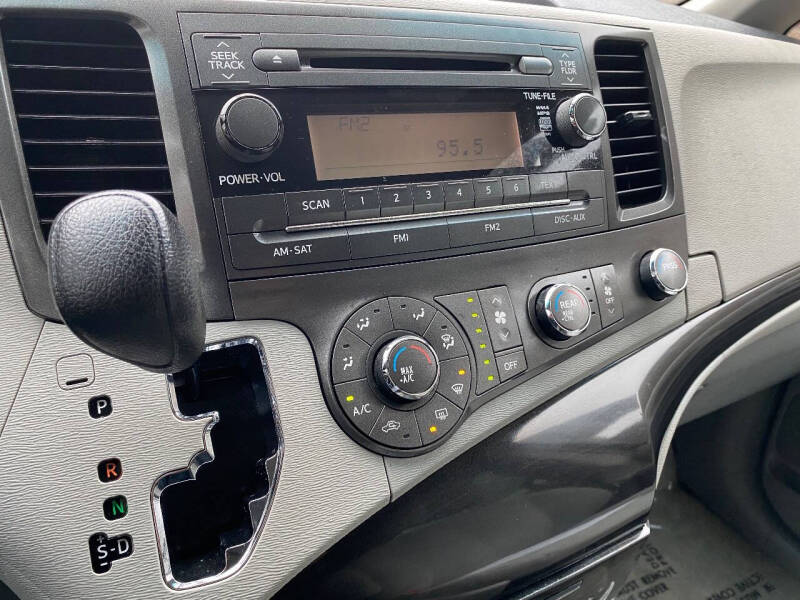 2012 Toyota Sienna Base 7-Passenger