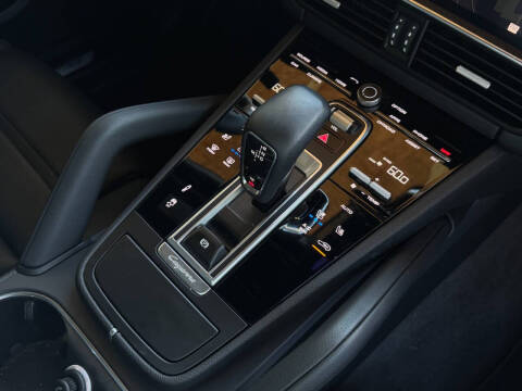 2023 Porsche Cayenne Coupe Platinum Edition