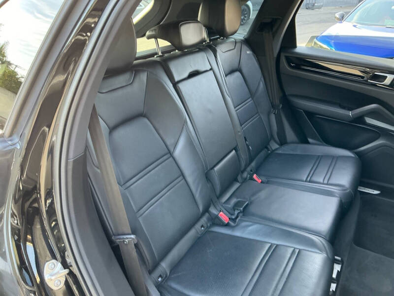 2020 Porsche Cayenne E-Hybrid