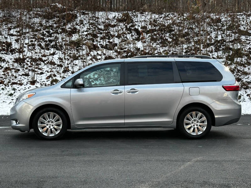 2015 Toyota Sienna LE 7-Passenger