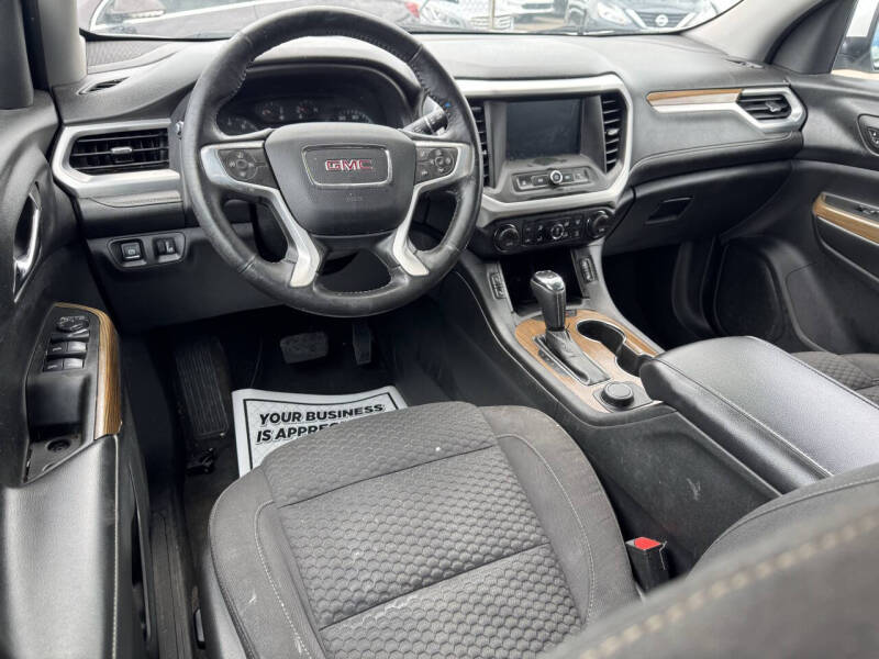 2017 GMC Acadia SLE-2