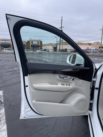 2019 Volvo XC90 T5 Momentum