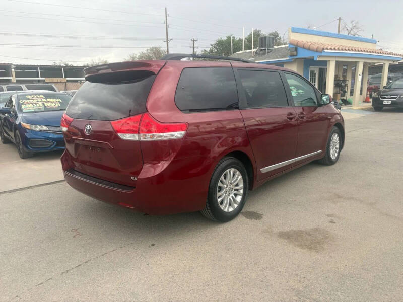 2011 Toyota Sienna