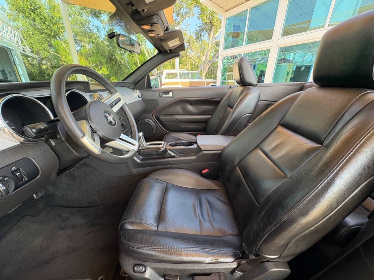 2006 Ford Mustang 32