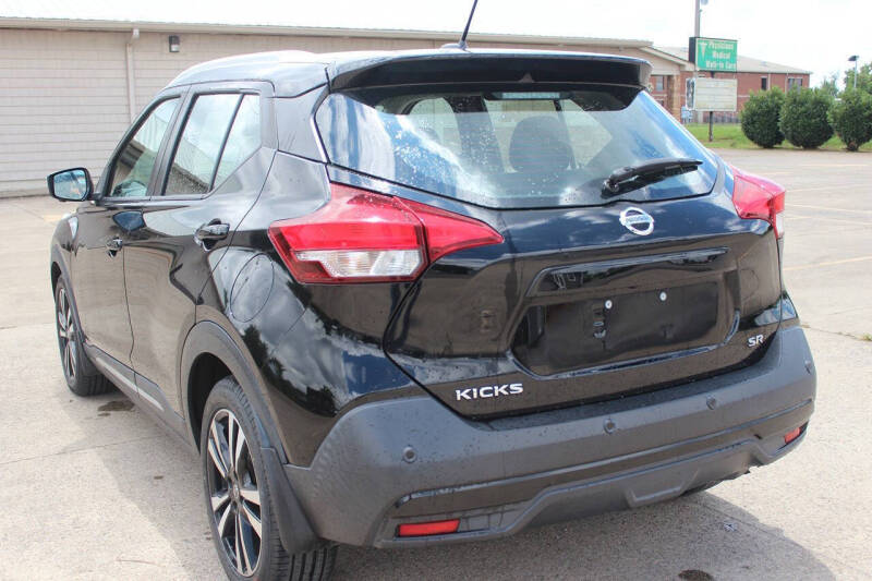 2020 Nissan Kicks SR