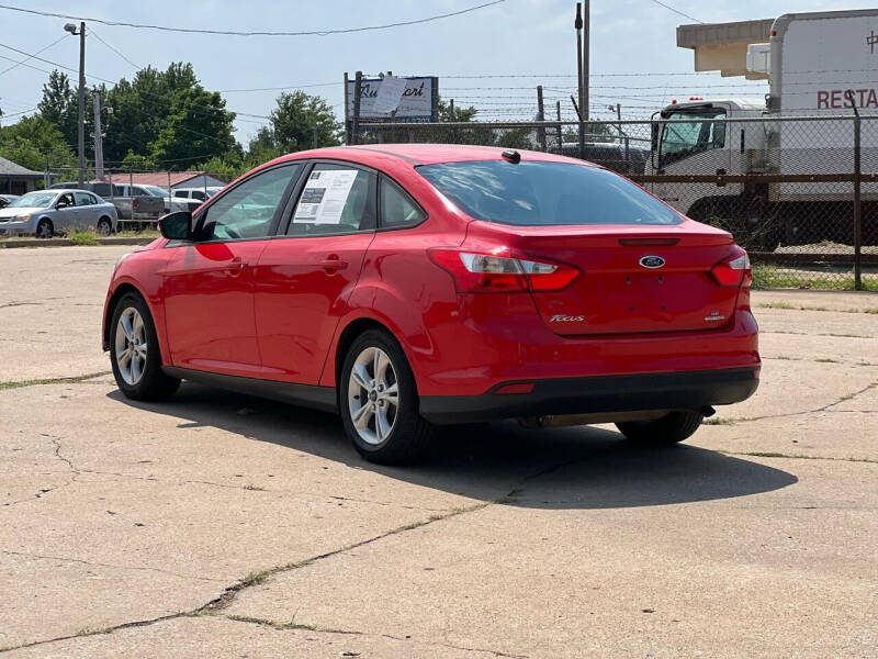 2014 Ford Focus SE photo 4