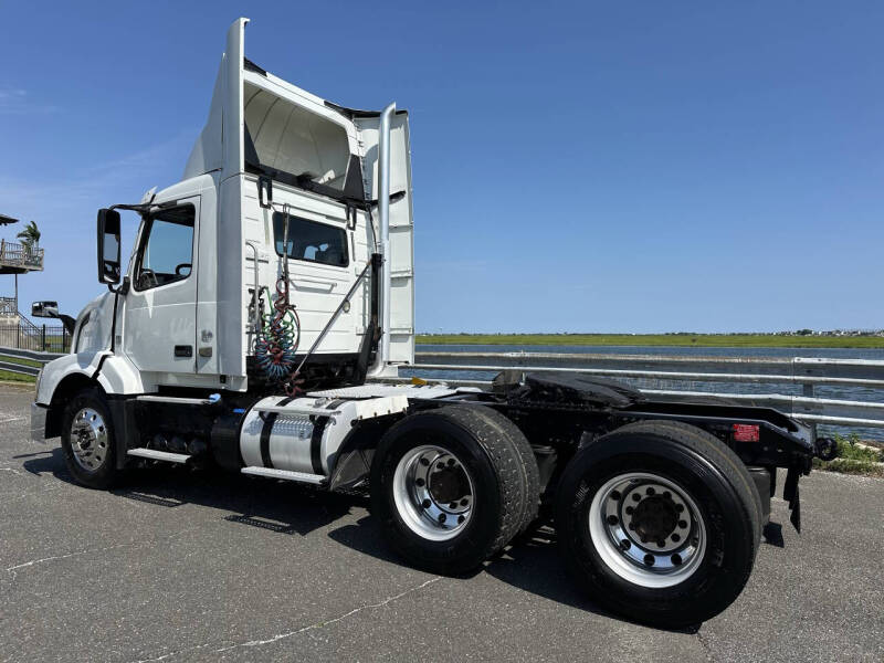 2016 Volvo VNL