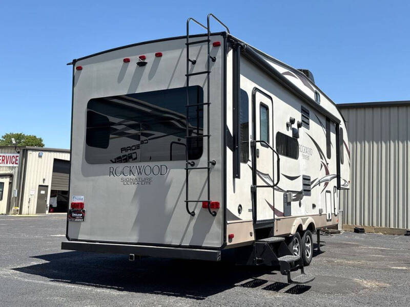 2017 Rockwood 8244BS