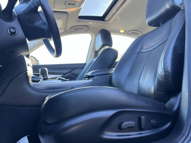 2015 Infiniti Q70 3.7