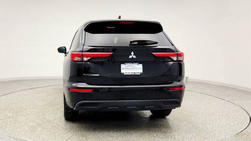 2022 Mitsubishi Outlander ES