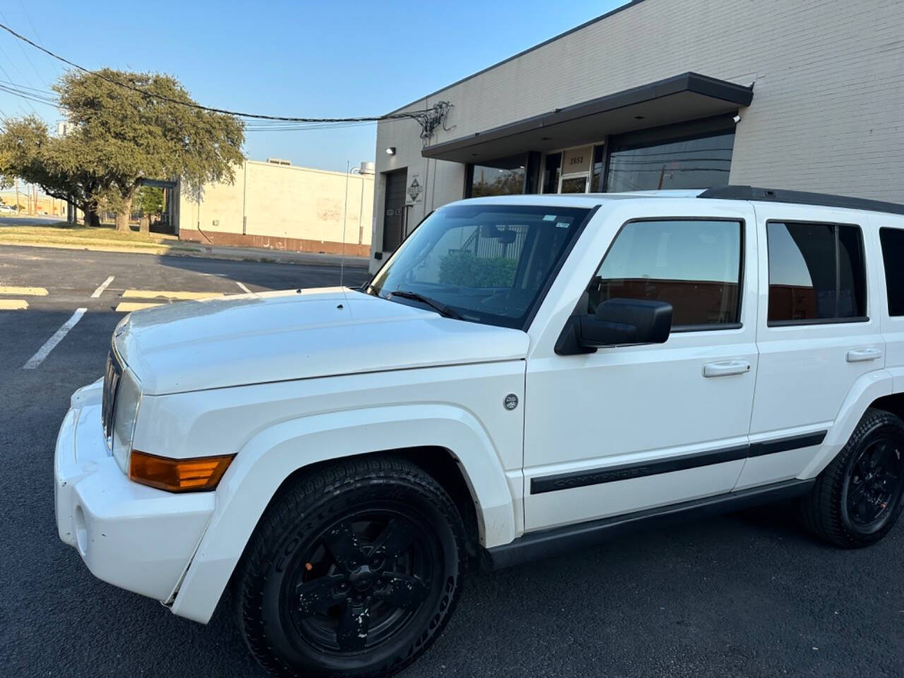 2007 Jeep Commander for sale at Sarenco Auto Inc in Dallas, TX