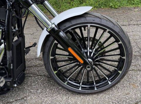 2024 Harley-Davidson FXBR - Breakout