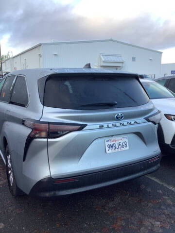 2024 Toyota Sienna LE 8-Passenger