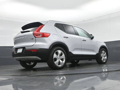 2021 Volvo XC40 T5 Momentum