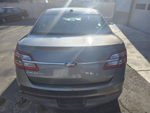 2013 Ford Taurus SE
