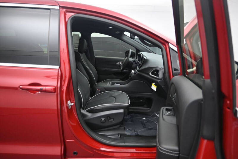 2027 Chrysler Pacifica Limited
