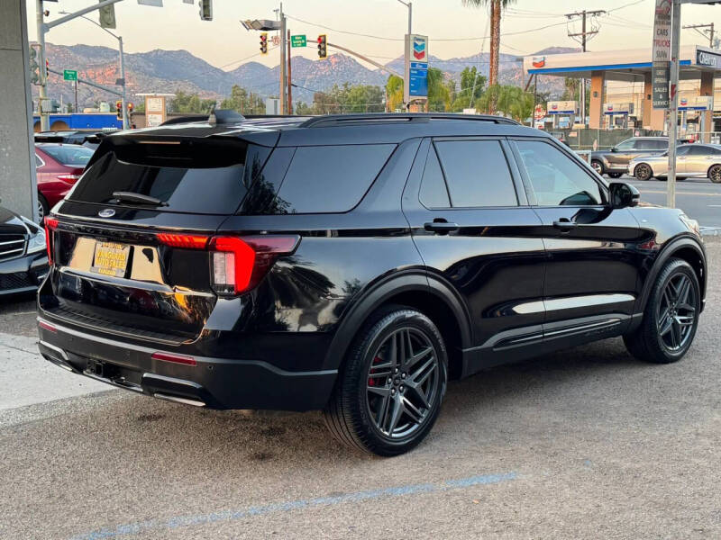 2025 Ford Explorer ST-Line