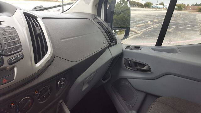 2017 Ford Transit 150 XLT